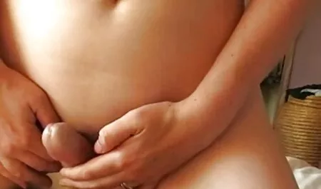 Cô gái dễ thương với một dương vật trong phim sex bo chong nang dau moi nhat miệng!