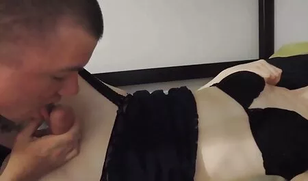 Busty thiếu nữ vui vẻ phim sex mới nhất 2017 trong đôi giày đỏ