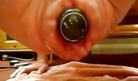 Cô gái mặc áo đỏ, và cô sex hd moi nhat ấy đồ chơi