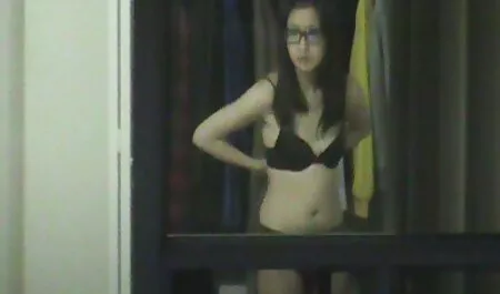 Làm tình với những người sex nhat moi khong che xa lạ để kiếm tiền